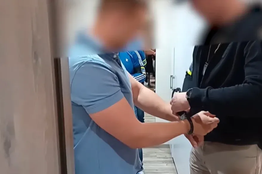 Nagy Ervin feljelentése nyomán bilincsben vittek el egy férfit választási csalás gyanúja miatt Dunaújvárosban