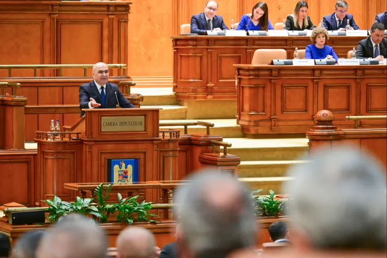 Olyan megszorításokba bukott bele a román kormány, amiktől az uniós pénzek is függenek