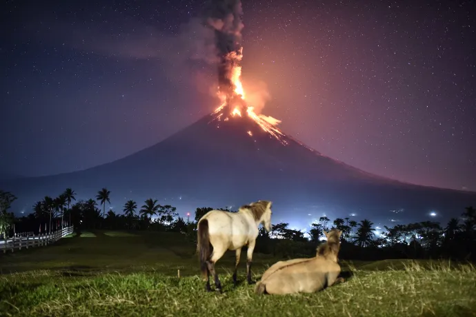 A Mayon vulkán 2018. januári kitörése – Fotó: Nurphoto / NurPhoto / Getty Images