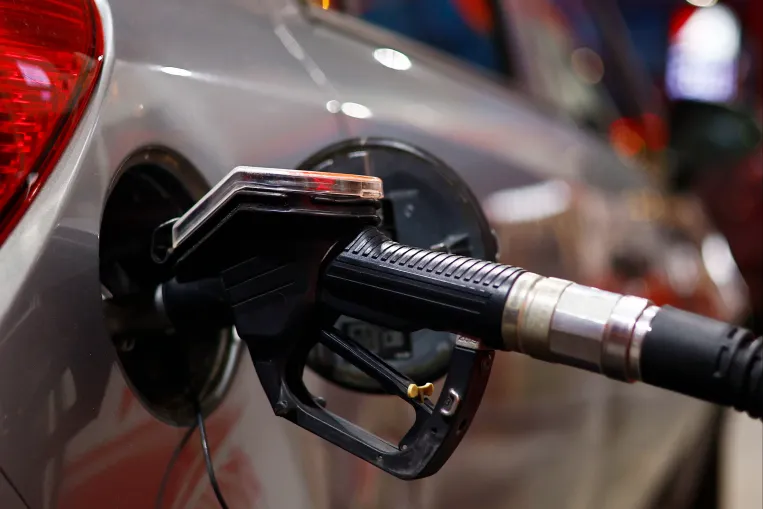 Average EU income buys one and a half times as much fuel as average Hungarian income, analysis finds