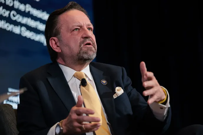 Sebastian Gorka (Gorka Sebestyén), az amerikai Terrorellenes és Nemzetbiztonsági Tanács igazgatója a Semafor World Economy Summit 2025 világgazdasági csúcson Washingtonban 2025. április 23-án – Fotó: Kayla Bartkowski / Getty Images