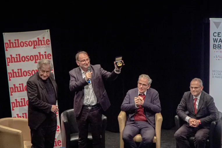 A tudományos közeg mesteri átverését hozta össze egy önhitt francia főiskolai tanár