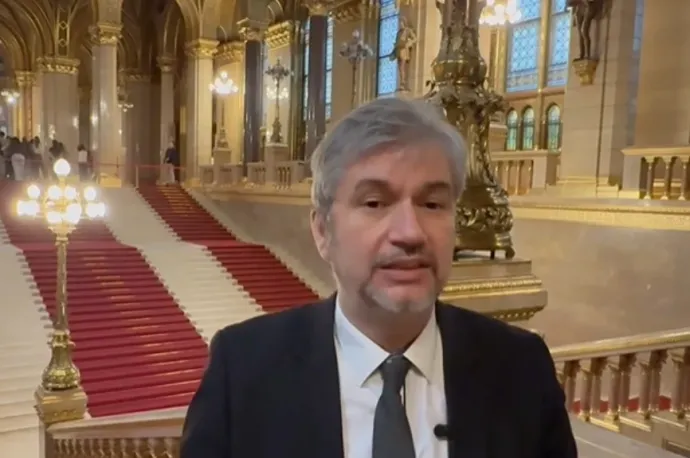 Hadházy Ákos szerint gyakorlatilag egypárti parlament jött létre, valódi ellenzék nélkül
