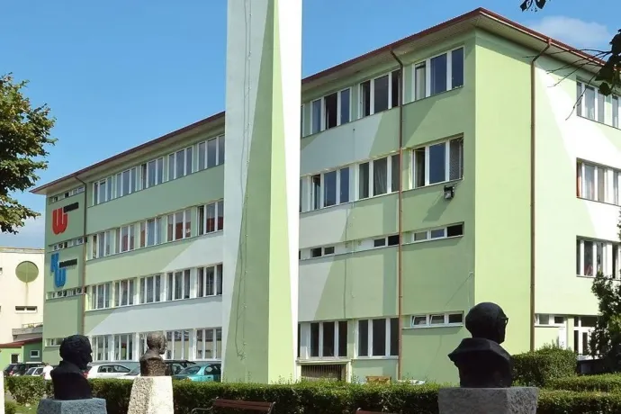 Rejtett kamerát találtak egy egri középiskola tanári szobájában