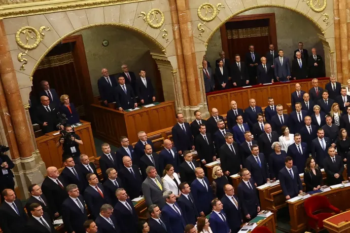 Az ülésterem páholyában kaptak helyet a határon túli magyarok képviselői – Fotó: Szabó Bernadett / Reuters