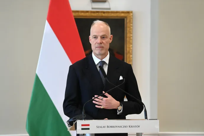 A miniszterséggel együtt búcsúzik a miniszteri Facebook-oldalától is Szalay-Bobrovniczky Kristóf