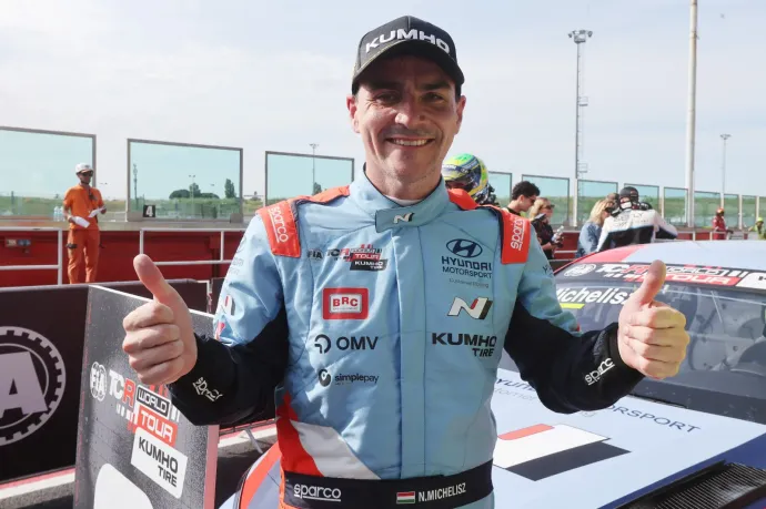 Michelisz Norbert a misanói futamgyőzelme után – Fotó: WSC / Fastclick