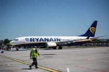 A Ryanair 400 ferihegyi dolgozója várja, hogy megkapja a fizetését