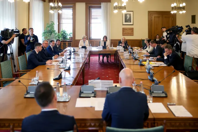 Tanács Zoltán: A digitalizáció lényege az lenne, hogy csökkentsük a tanárok terhét, nem az extra adminisztráció
