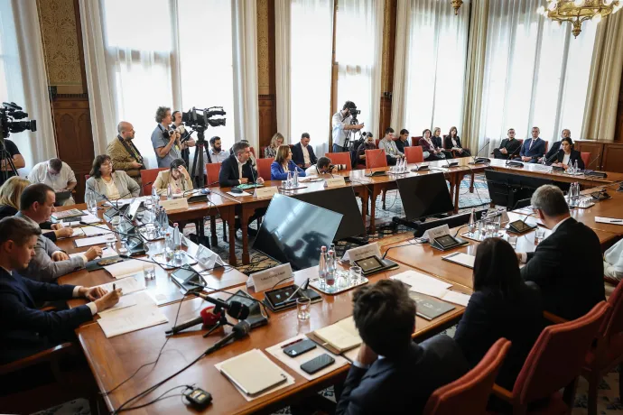 Orbán Anita: Ki fogjuk vizsgálni az Információs Hivatal utóbbi négy éves tevékenységét