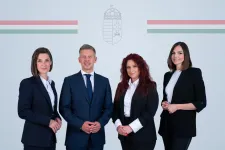 Három rutinos női tévést választott kormánya szóvivőjének Magyar Péter