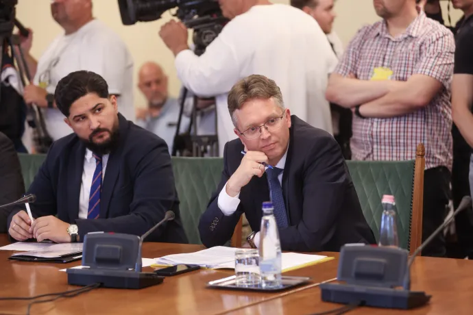 Hankó Balázs a meghallgatáson – Fotó: Melegh Noémi Napsugár / Telex