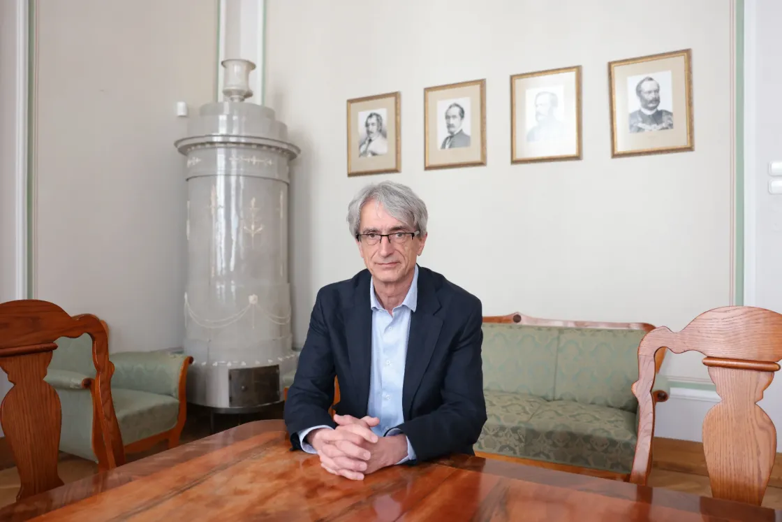 Nem szoktunk hozzá, hogy egy normális országban élünk, de próbáljuk meg, mert itt van most rá a lehetőség