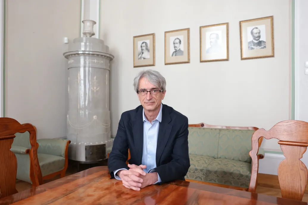 Nem szoktunk hozzá, hogy egy normális országban élünk, de próbáljuk meg, mert itt van most rá a lehetőség