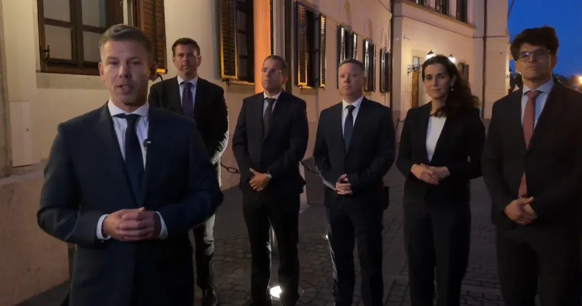 Magyar Péter bejelentkezett: Új kormányzati elhelyezés és tervek a Tisza-kormány alatt Magyar Péter bejelentkezett: Új kormányzati elhelyezés és tervek a Tisza-kormány alatt