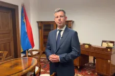 Magyar Péter élőben tartott tárlatvezetést a Karmelitában