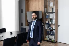 Kemenesi Gábor szerint a feudális rendszert le kell vetkőzni, örök mutyi helyett verseny kell a tudományban