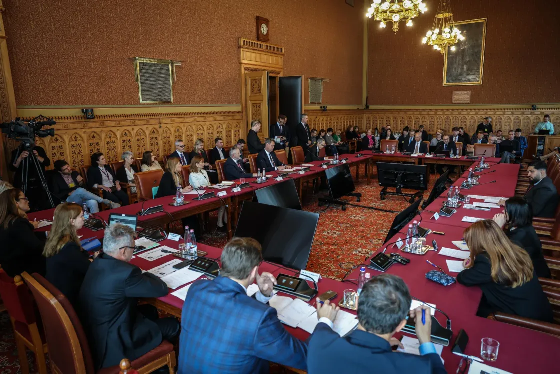 Kármán András: Teljes gazdasági irányváltásra van szükség