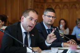 Ruff Bálint: Orbán Viktor nem egy mindentudó félisten