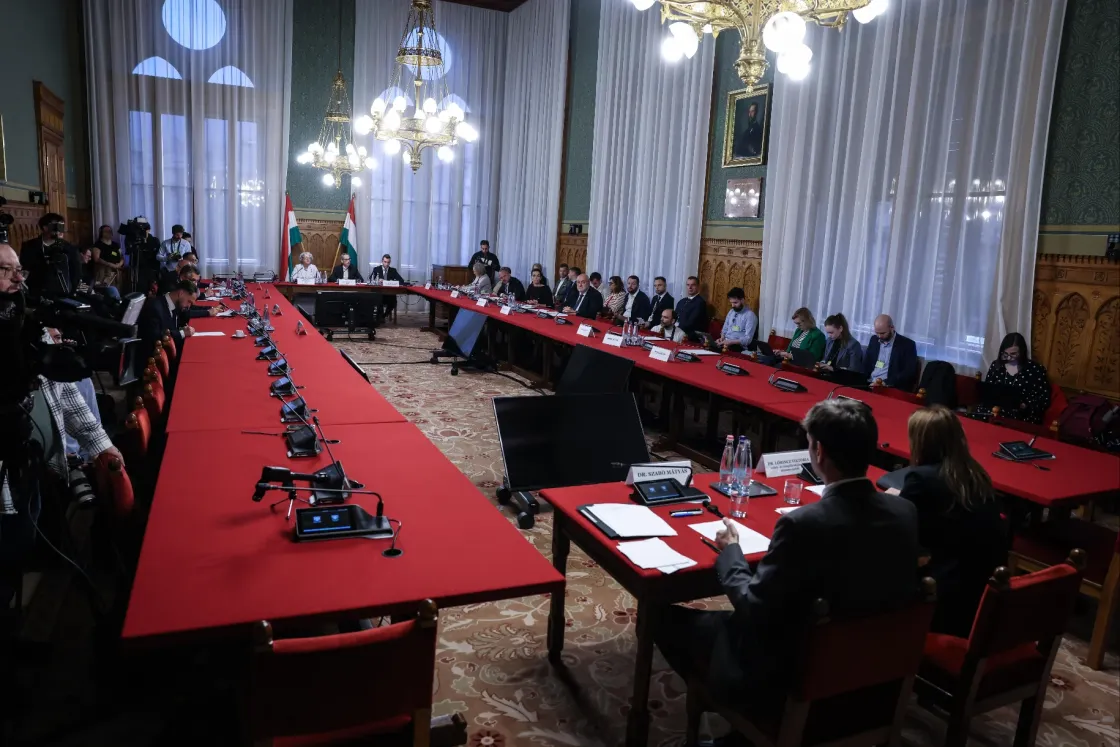 Zéró tolerancia a korrupcióval szemben, kiszámítható finanszírozás, elszámoltatás – ezek a Tisza minisztereinek ígéretei