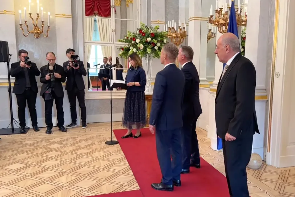 Sulyok Tamás nélkül készültek a közös fotók a Sándor-palotában a miniszterek kinevezési okmányainak átadásán
