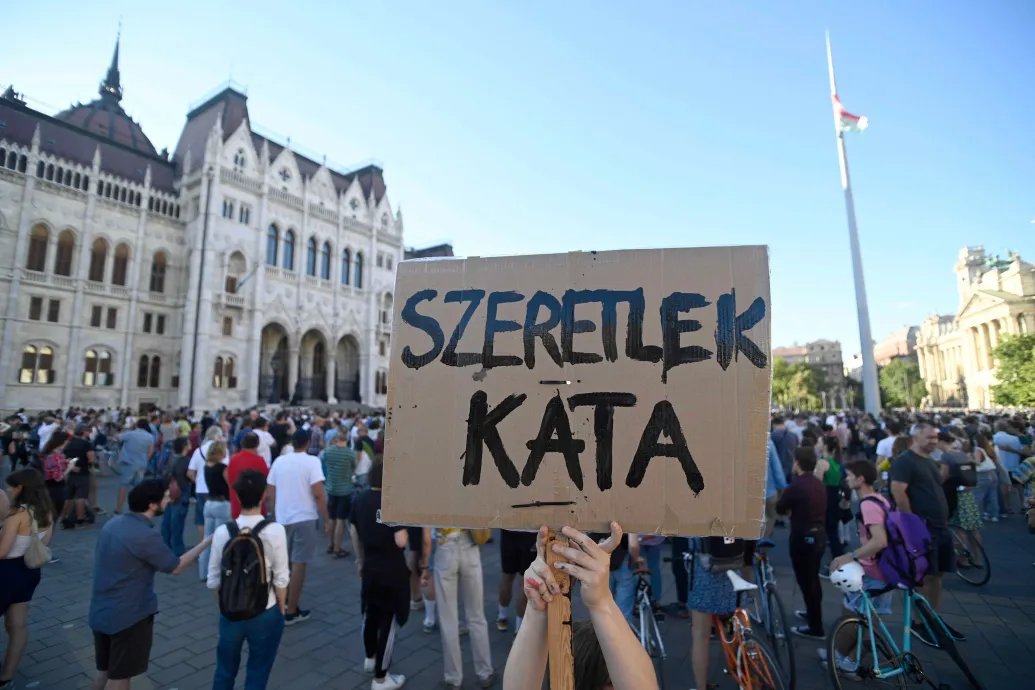 Több százezren várhatják, hogyan szélesíti ki újra a katát a kormány