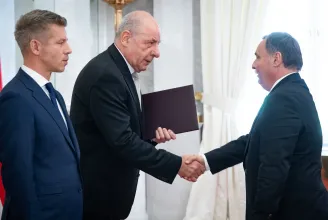 Sulyok Tamás azért megoldotta, hogy legyenek közös képei a miniszterekkel
