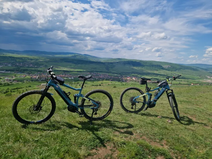 Nem kímélték a combizmokat az elektromos biciklik sem – Fotók: Tőkés Hunor / Transtelex 