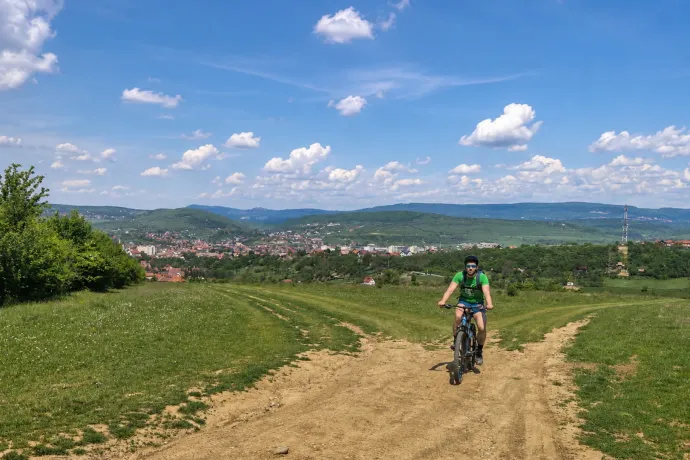 E-bike-kal vágtunk neki Udvarhelyszéknek, de a táj még nem készült fel a turistára