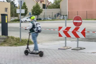 Harka egyik utcájába a futárok, sőt a szemétszállítók sem hajthatnak be átmenetileg azbesztszennyezés miatt