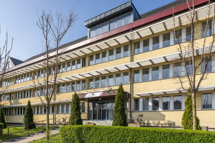 Adatokat gyűjtenek be a Győr-Szolnál a rendőrök a lakásalap ügyében