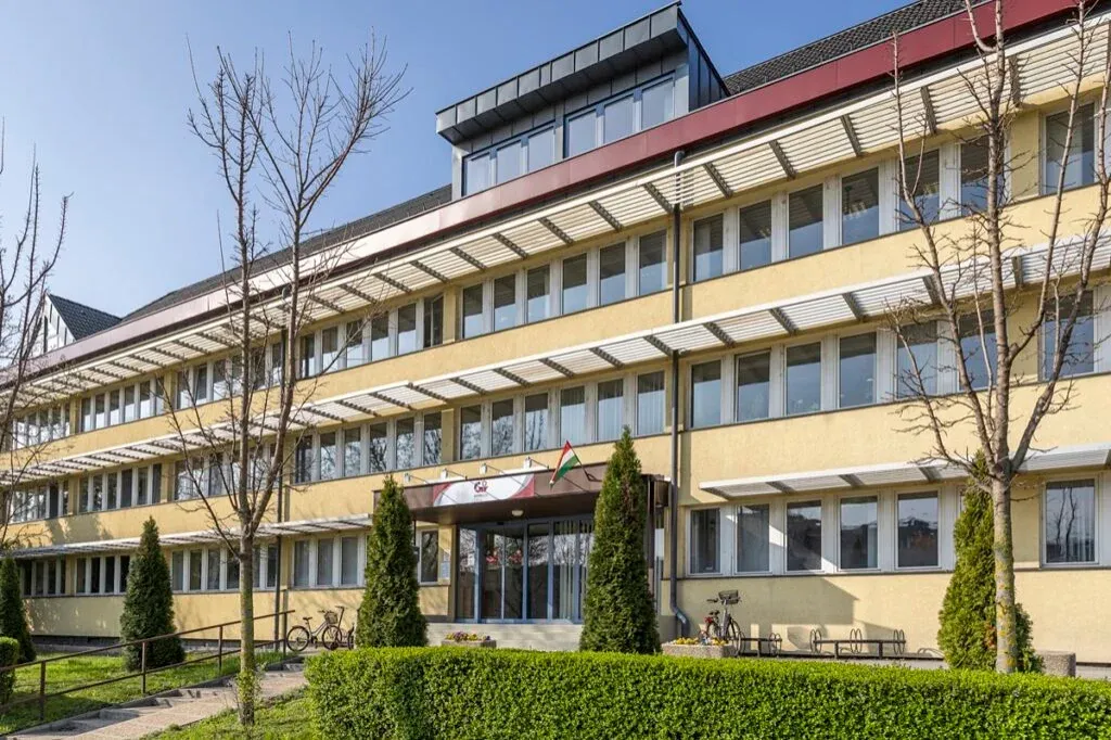 Adatokat gyűjtenek be a Győr-Szolnál a rendőrök a lakáskassza ügyében
