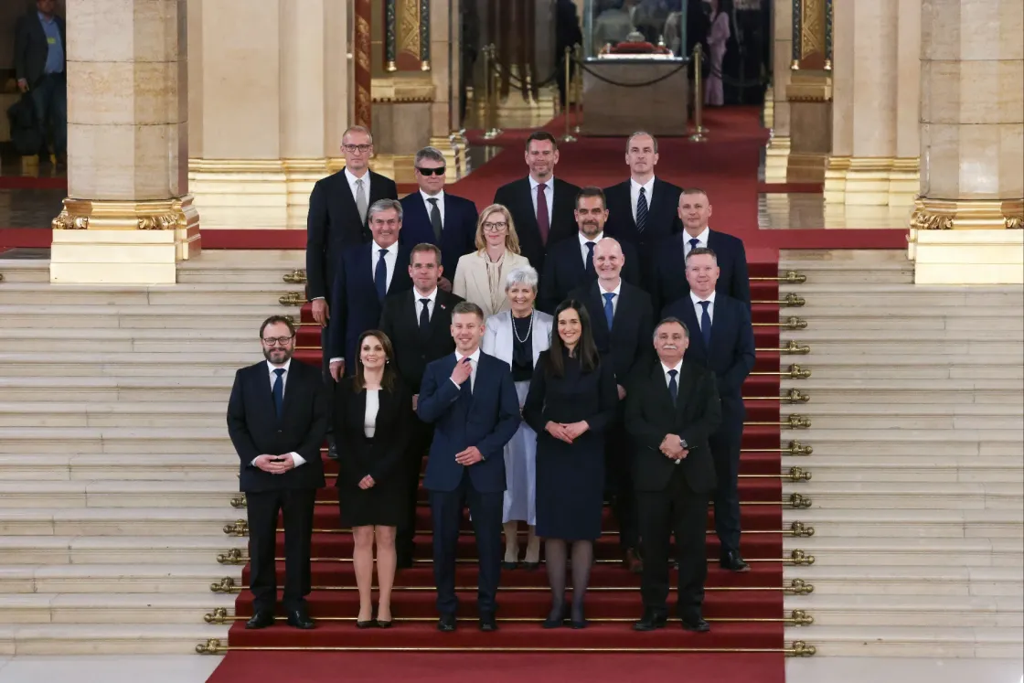 Jó oka volt rá Magyar Péternek, hogy megdöntötte a kormányalakítás rekordját