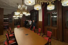 Svájcban oké lenne, hogy így néz ki egy minisztérium – építésszel néztük át Orbánék Várban felhúzott luxusát