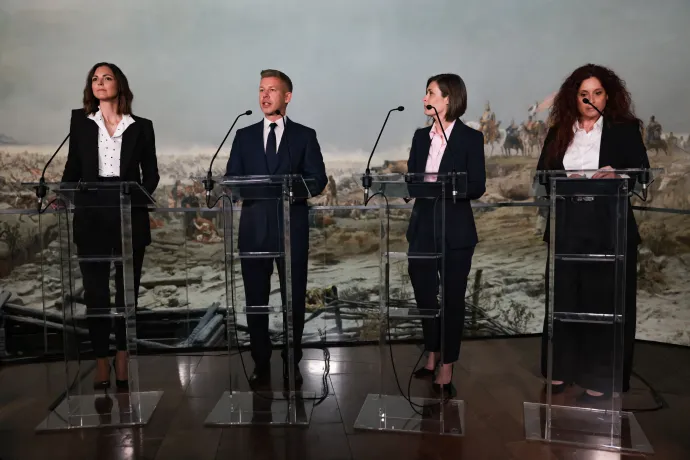 Köböl Anita, Magyar Péter, Szondi Vanda és Magyar Éva a sajtótájékoztatón – Fotó: Hevesi-Szabó Lujza / Telex