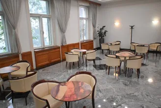 Orbán Anita bejelentette, hogy újra le lehet ülni a külügyminisztérium büféjében