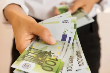 Tartható az álomárfolyam? Ez várhat a forintra 2026-ban – így látják a szakértők