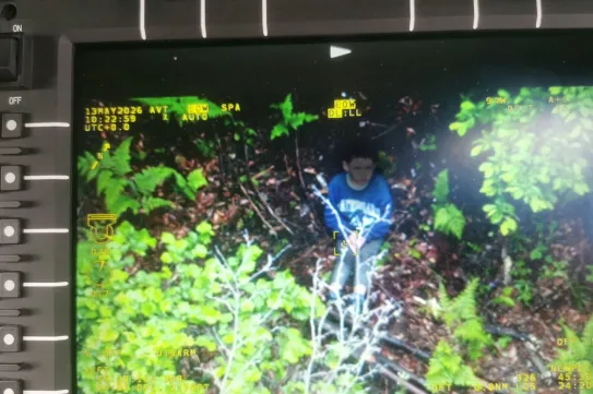 Két hideg éjszakát töltött egyedül az erdőben az ötéves kisfiú, mire a hőkamerás helikopter észrevette
