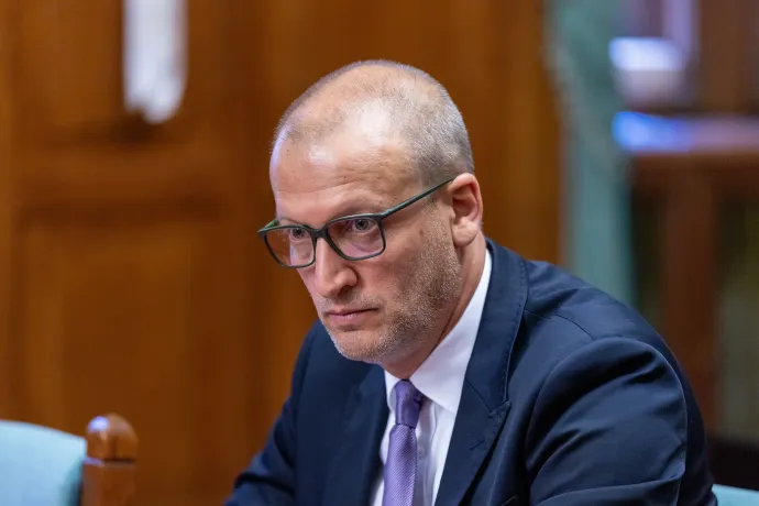 A társadalmi kapcsolatokért és kultúráért felelős miniszterjelölt Tarr Zoltán kinevezés előtti meghallgatásán az Országgyűlés magyarságpolitikai bizottságának ülésén az Országházban 2026. május 11-én. – Fotó: Bődey János / Telex