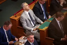 Hangzatos ígéretet tett Magyar Péter, de törvénytelen lehet, ha nem fizetik ki a távozó kormánytagok végkielégítését