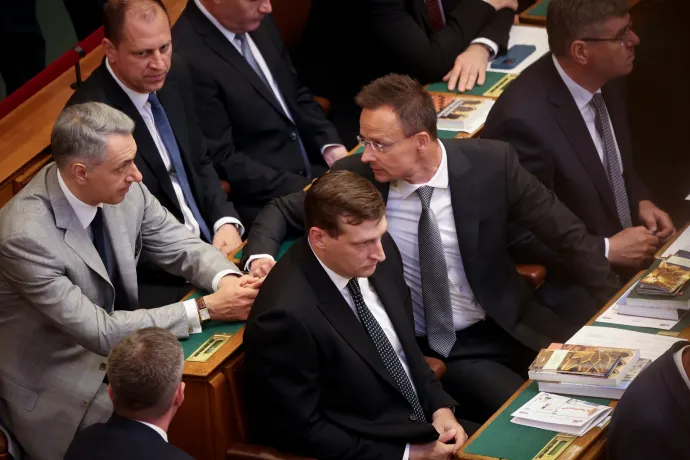 Hangzatos ígéretet tett Magyar Péter, de törvénytelen lehet, ha nem fizetik ki a távozó kormánytagok végkielégítését