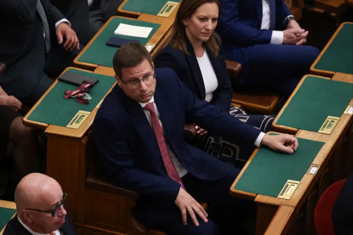 Gulyás Gergely: A leköszönő miniszterek egy kárpátaljai gyermekotthonnak ajánlják fel a végkielégítésüket