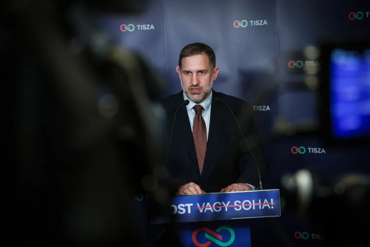 Első az egyenlők között – a választás után ki akart szállni, most Magyar Péter egyik legbizalmasabb embere lett