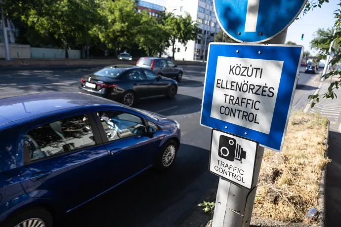 Traffipaxot jelző tábla Budapesten a Váci úton – Fotó: Németh Sz. Péter / Telex