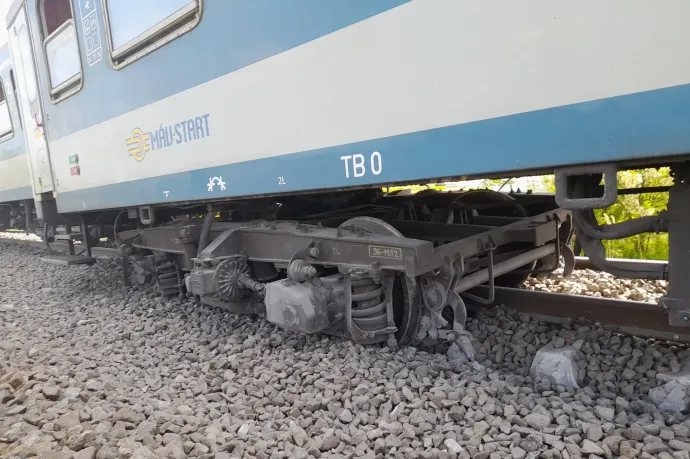 Kisiklott egy InterCity Gyománál, egy utast mentőhelikopterrel szállítottak kórházba