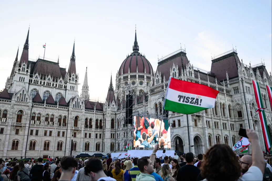 21 Kutatóközpont: A választás óta még tovább erősödött a Tisza Párt, a Fidesz 20 százalék körül áll – Forrás: Telex.hu