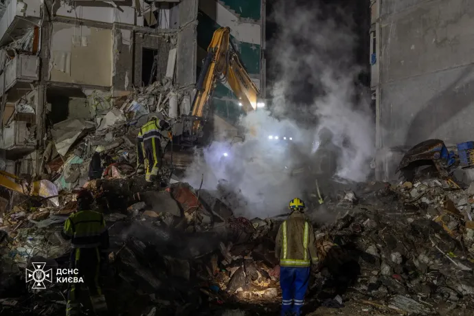 Megrongálódott lakóház Kijevben – Fotó: State Emergency Service Of Ukraine / via Reuters