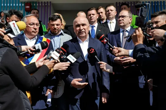 Politikai válság közepén erősödik az AUR: a románok egyre inkább elfordulnak a hagyományos pártoktól