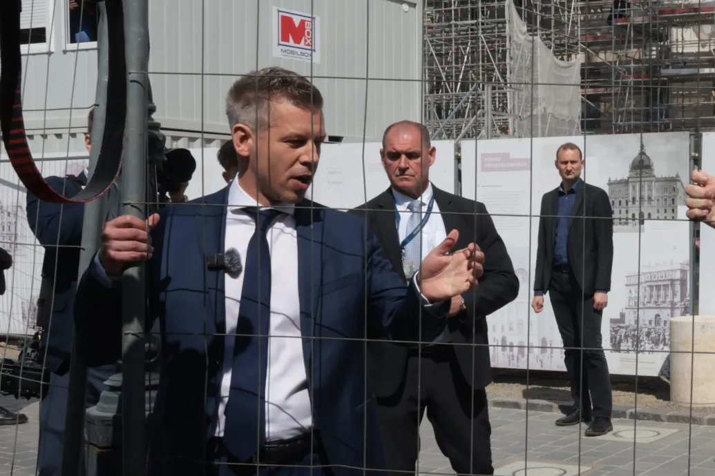 Magyar Péter feltörli a padlót a Fidesszel – élőben Róna Dániellel