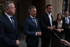 Magyar Péter: felülvizsgáljuk a Krausz Ferenc vezette alapítvány 260 milliárdos támogatását